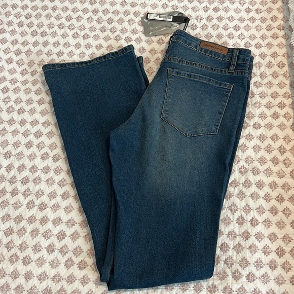 NWT Kendall & Kylie Kurvy Mid-rise Baby Boot Jean Size 11/12 Color Pasadena - Picture 4 of 15